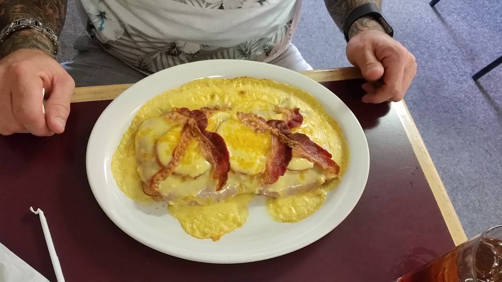 Clouds Country Cooking | restaurant | 1028 N College St #8, Harrodsburg, KY 40330, USA | 8597340086 OR +1 859-734-0086