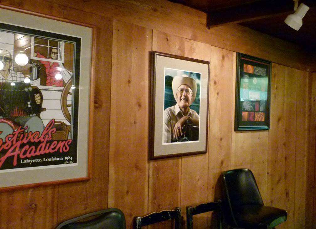 Pont Breauxs Cajun Restaurant | restaurant | 325 W Mills Ave, Breaux Bridge, LA 70517, USA | 3373324648 OR +1 337-332-4648