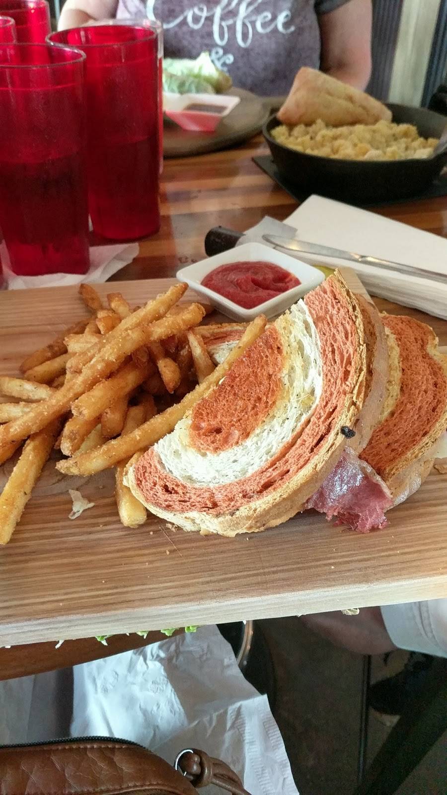 Austin Brothers Beer Company | restaurant | 821 W Miller St, Alpena, MI 49707, USA | 9893402300 OR +1 989-340-2300