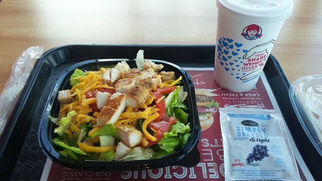 Wendys | restaurant | 1575 Berwick Dr, Davenport, FL 33896, USA | 3216770391 OR +1 321-677-0391