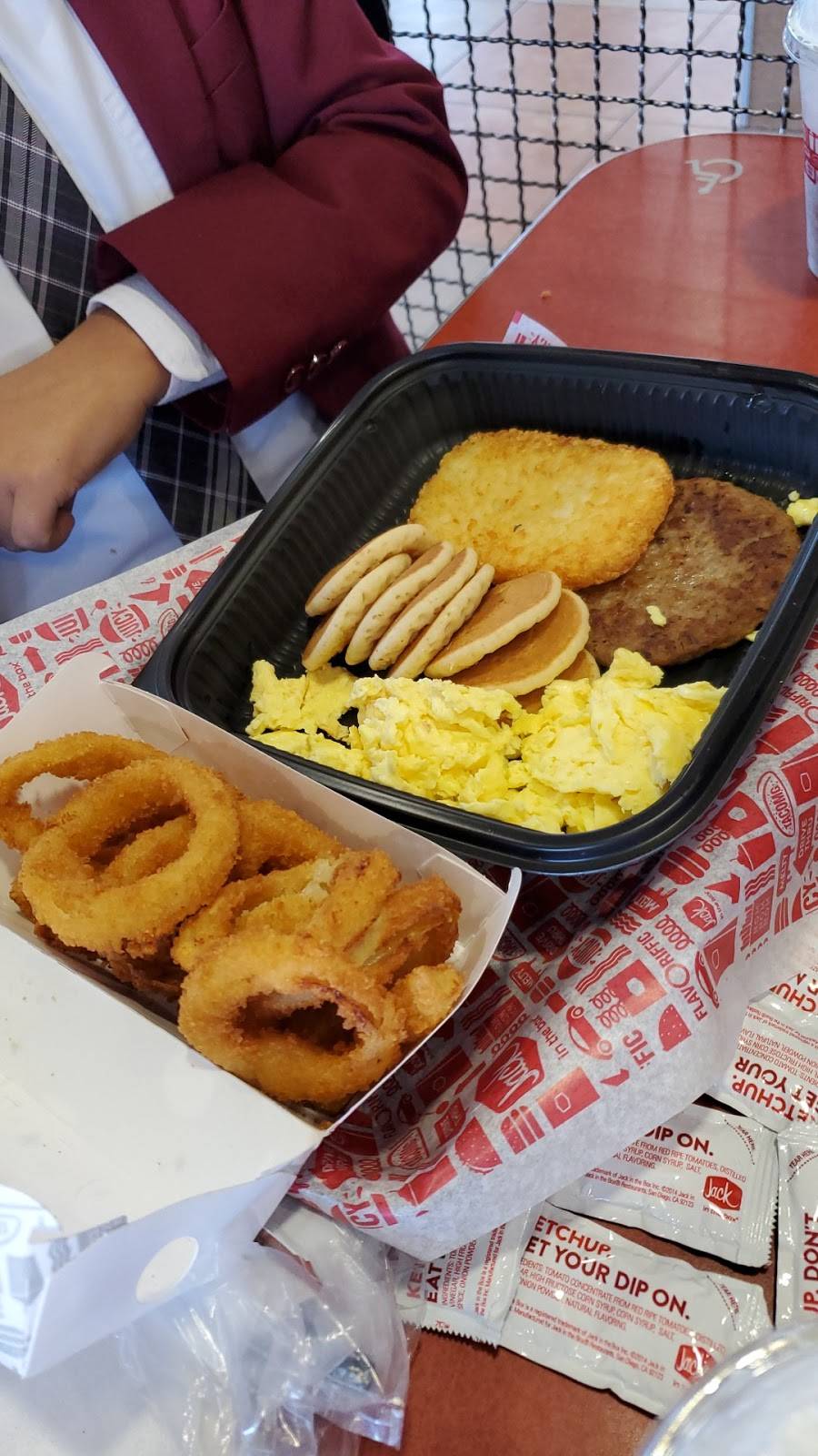 Jack in the Box | restaurant | 6001 W Thomas Rd, Phoenix, AZ 85033, USA | 6232471746 OR +1 623-247-1746