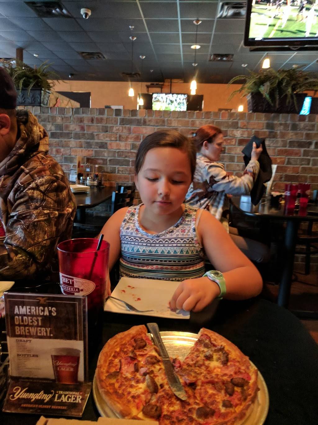 Rochettos Pizzeria | restaurant | 806 I-10 South Frontage Rd, Scott, LA 70583, USA | 3374568026 OR +1 337-456-8026