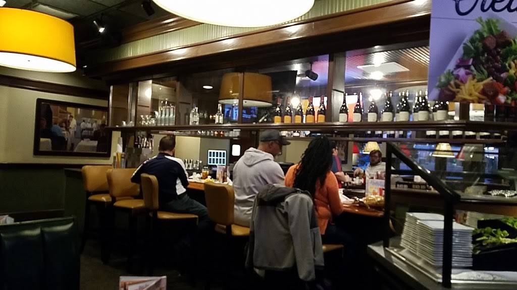 Ruby Tuesday | restaurant | 6565 N Illinois St, Fairview Heights, IL 62208, USA | 6183943561 OR +1 618-394-3561