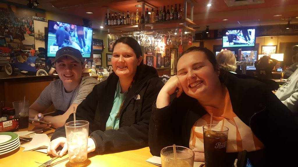 Applebees Grill + Bar | restaurant | 1020 E, E State Hwy 152, Mustang, OK 73064, USA | 4053765800 OR +1 405-376-5800