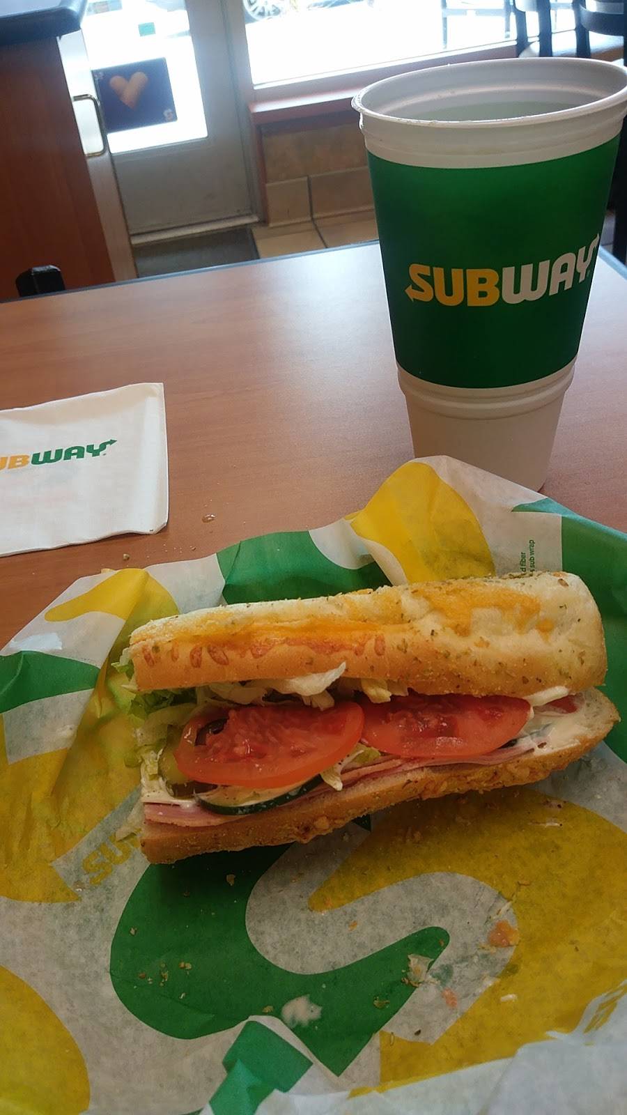 Subway | meal takeaway | 312 E 51st St, Kansas City, MO 64112, USA | 8167561756 OR +1 816-756-1756