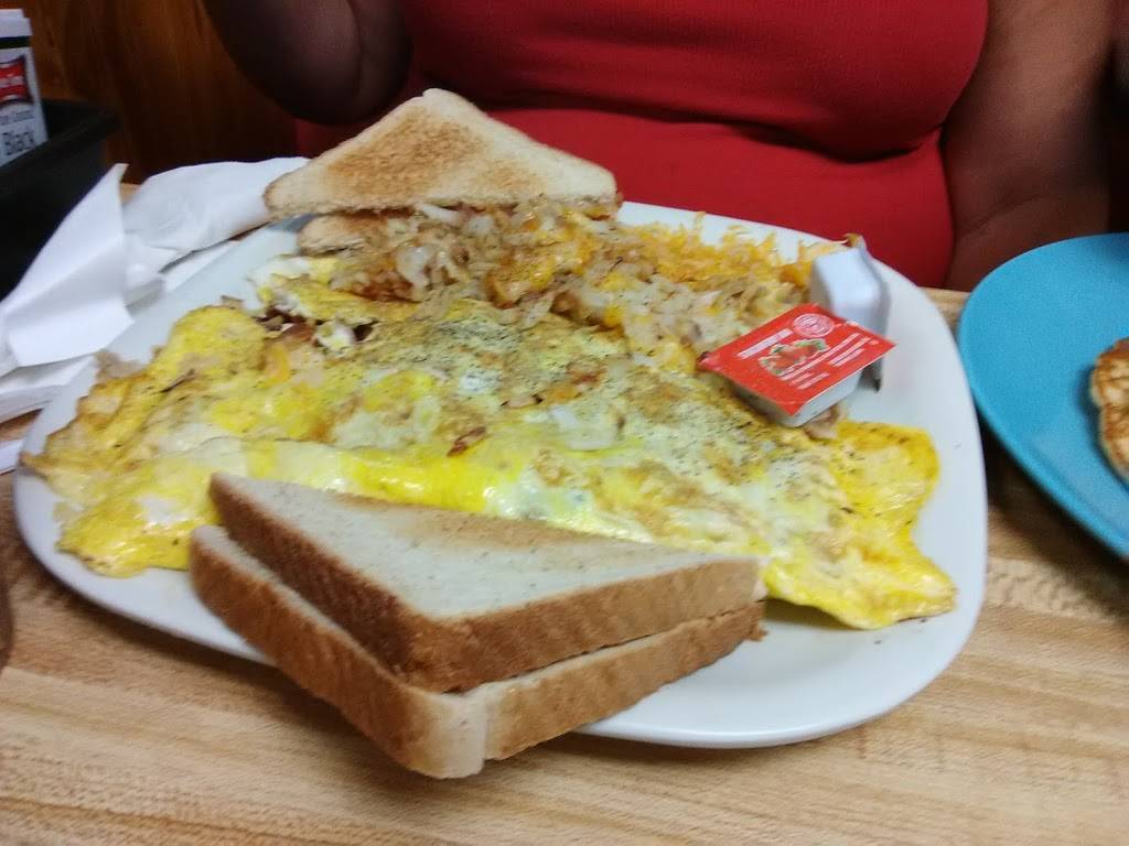 Moms Kitchen | restaurant | 14216 MO-7, Warsaw, MO 65355, USA | 6604382278 OR +1 660-438-2278