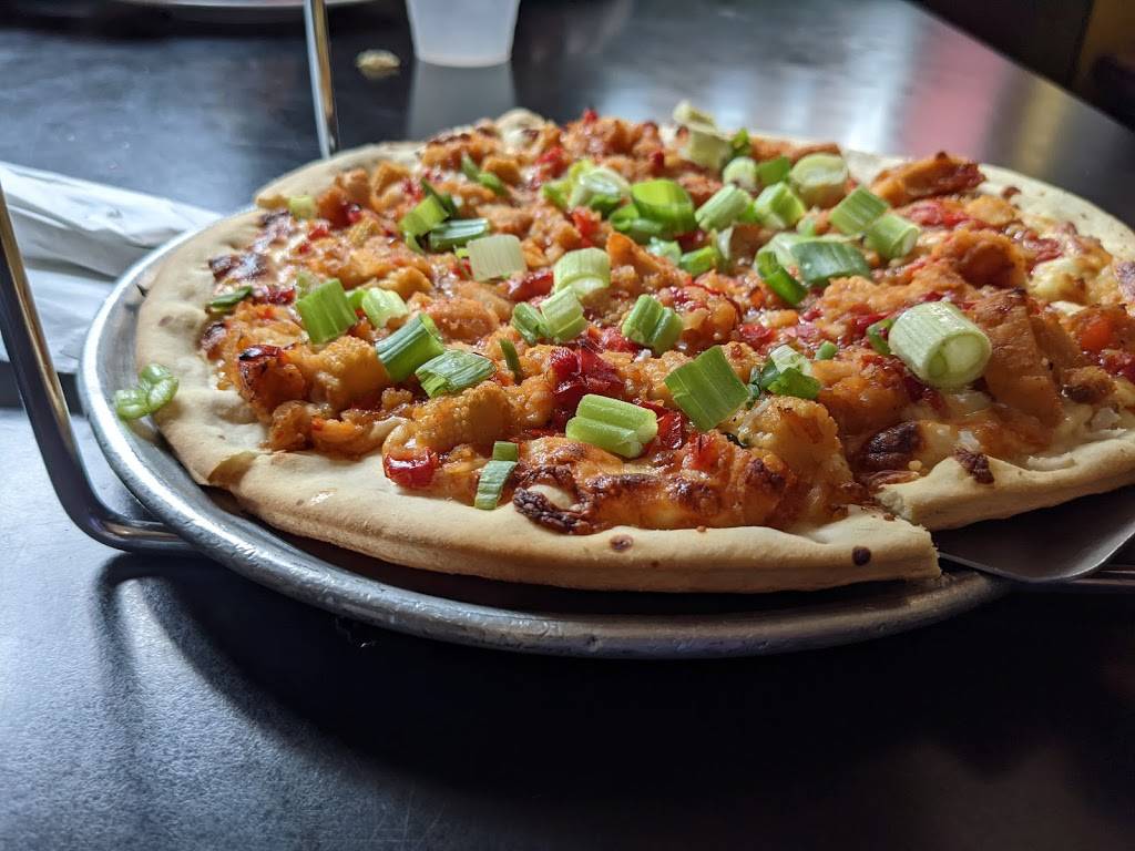 Fongs Pizza | meal delivery | 223 4th St, Des Moines, IA 50309, USA | 5153233333 OR +1 515-323-3333