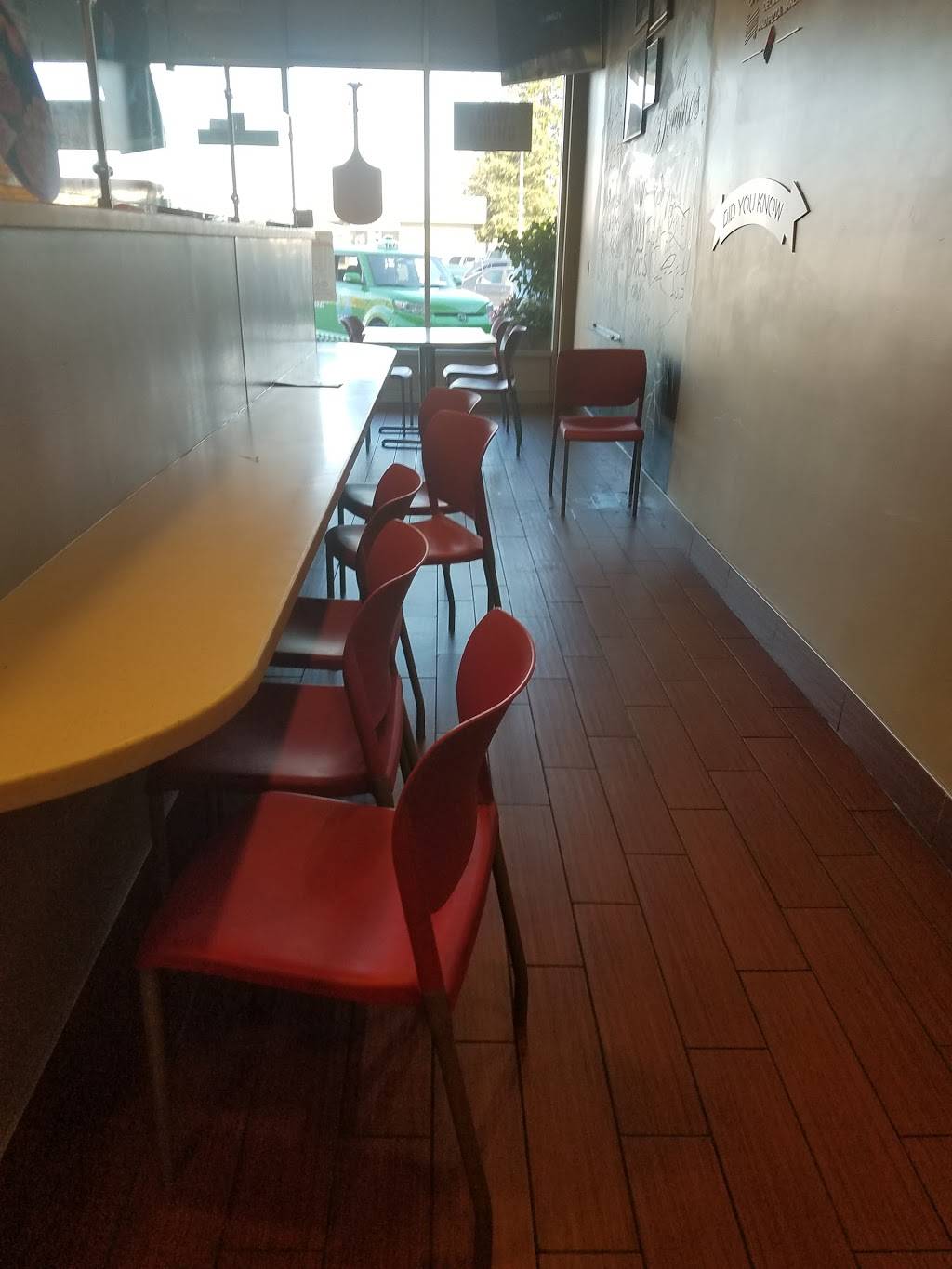 Dominos Pizza | meal delivery | 10 E Washington St, Petaluma, CA 94952, USA | 7077621000 OR +1 707-762-1000