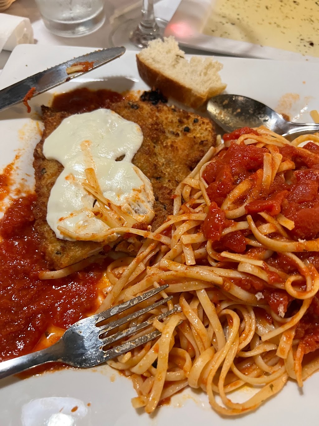 Bugsys Italian Cuisine Oakwood Square | restaurant | 2700 Easton St NE, Canton, OH 44721, USA | 2342152473 OR +1 234-215-2473