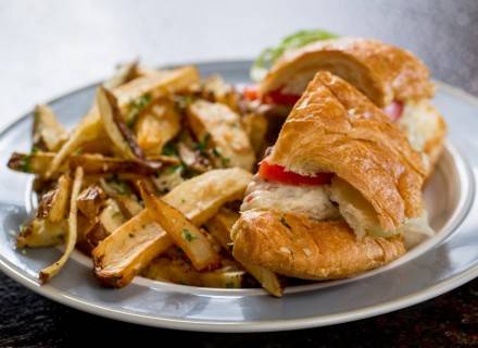 Broadway House Bistro | restaurant | 404 W Broadway St, Princeton, IN 47670, USA | 8126354303 OR +1 812-635-4303