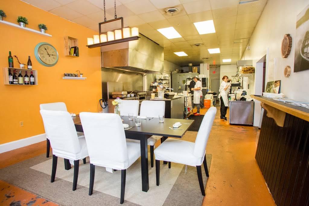 Freshwater | restaurant | 3711 SW Trafficway, Kansas City, MO 64111, USA | 8168200296 OR +1 816-820-0296