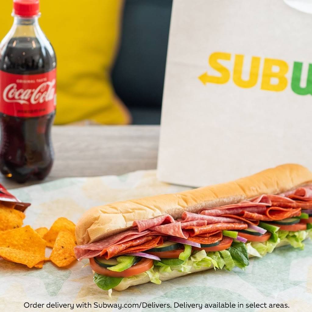 Subway | meal delivery | 12020 SW 8th St, Miami, FL 33184, USA | 3052072648 OR +1 305-207-2648