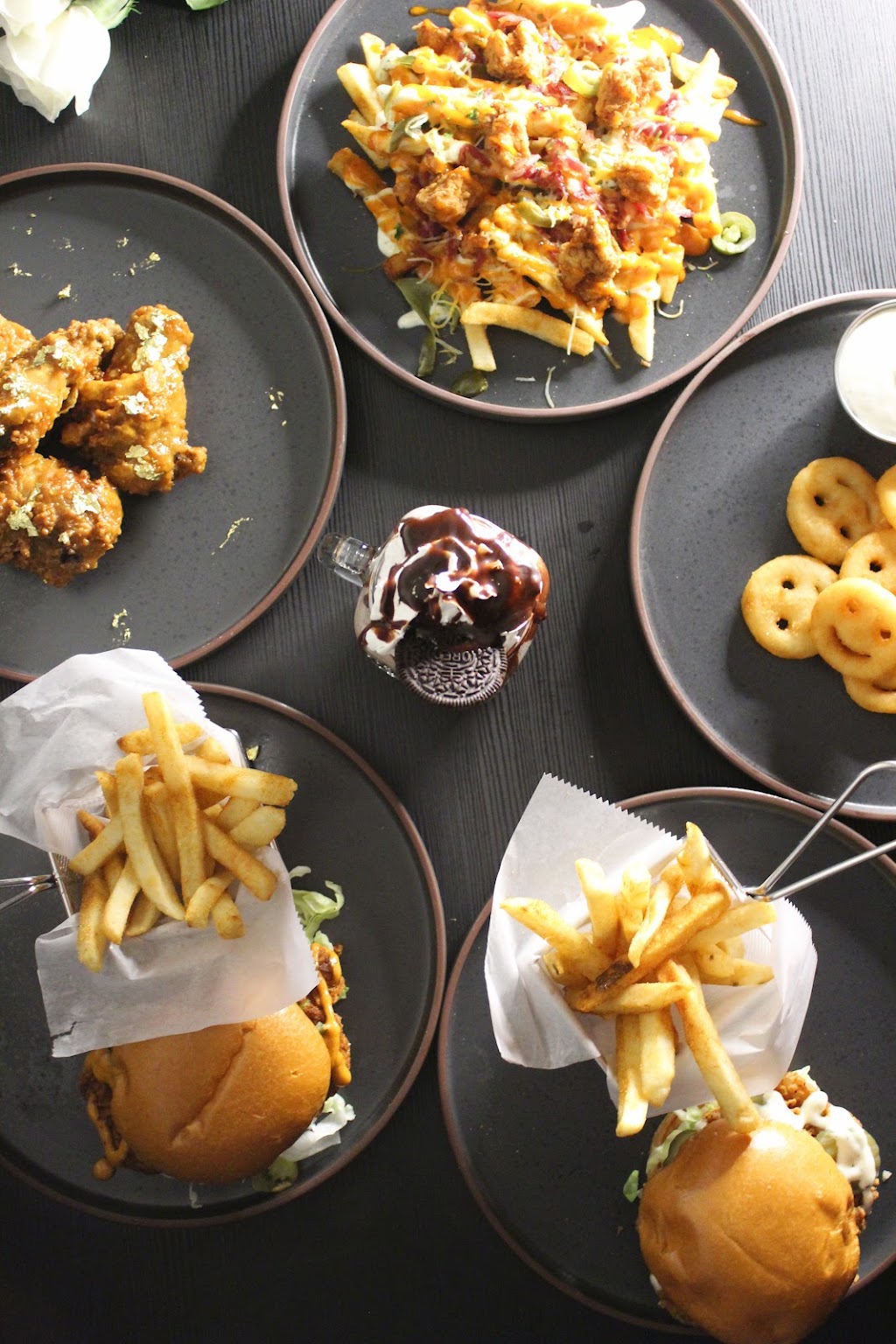 Cluck’N Wings | restaurant | 2114 W Lawrence Ave, Chicago, IL 60625, USA | 7736541713 OR +1 773-654-1713