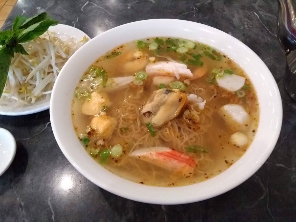 Pho Moonlight | restaurant | 442 Hazeldean Rd, Kanata, ON K2L 1V2, Canada | 6138366658 OR +1 613-836-6658
