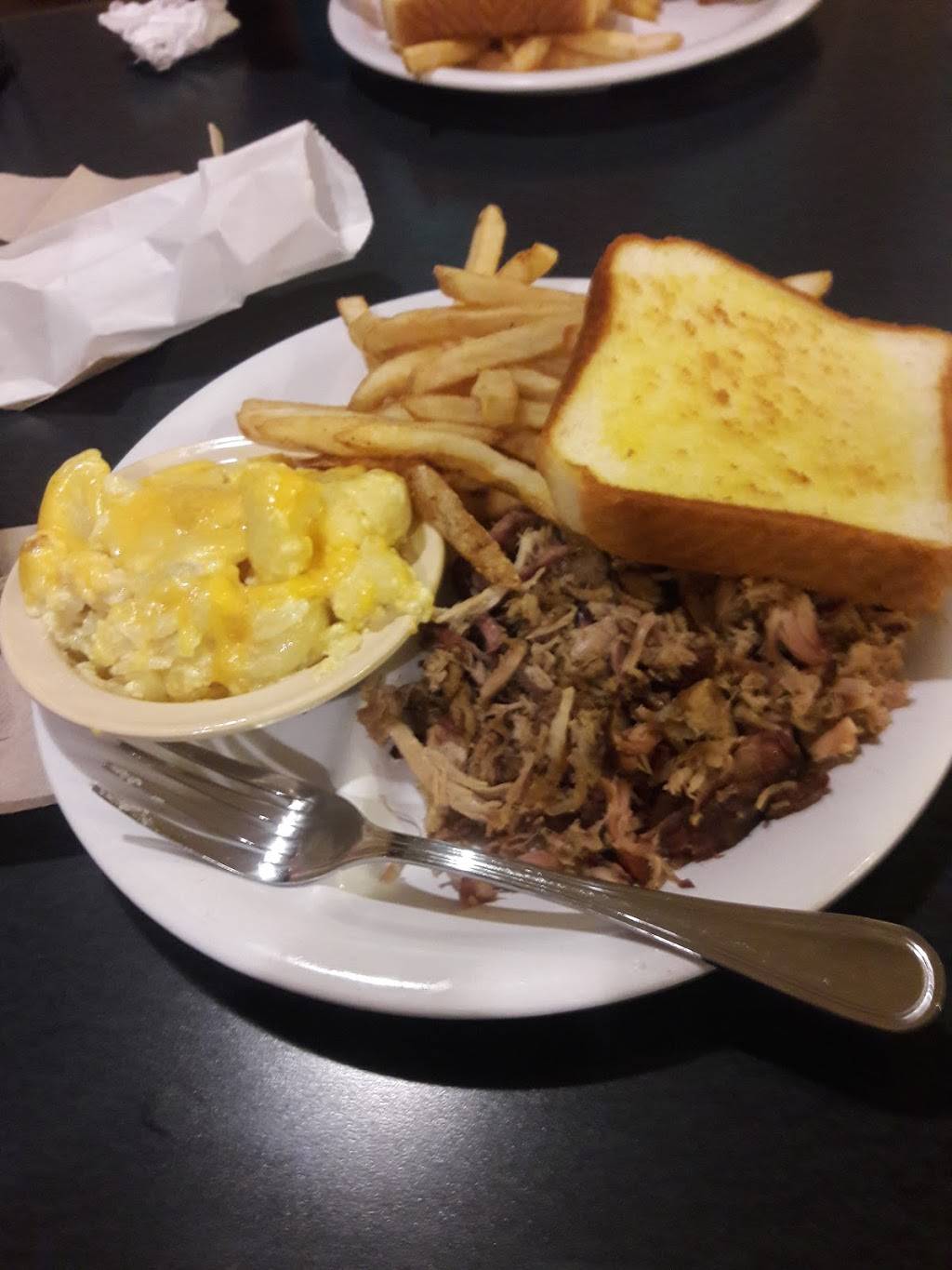 Smokin Pig BBQ | restaurant | 409 W College St, Bowdon, GA 30108, USA | 7702584055 OR +1 770-258-4055