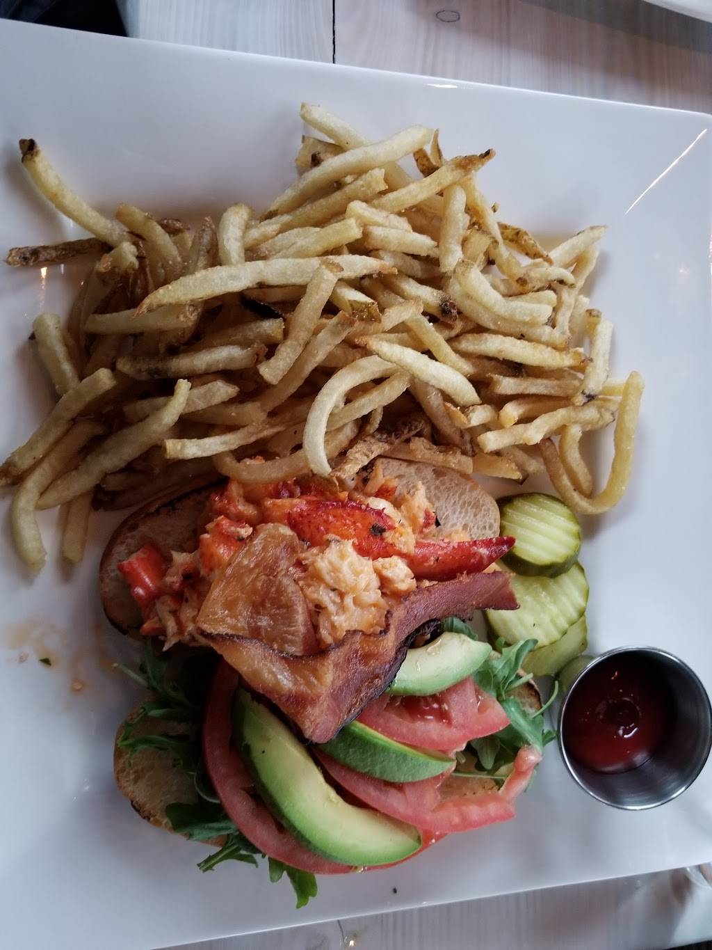 348 Oyster Bar | restaurant | 348 Black Rock Turnpike, Fairfield, CT 06825, USA | 2033320348 OR +1 203-332-0348