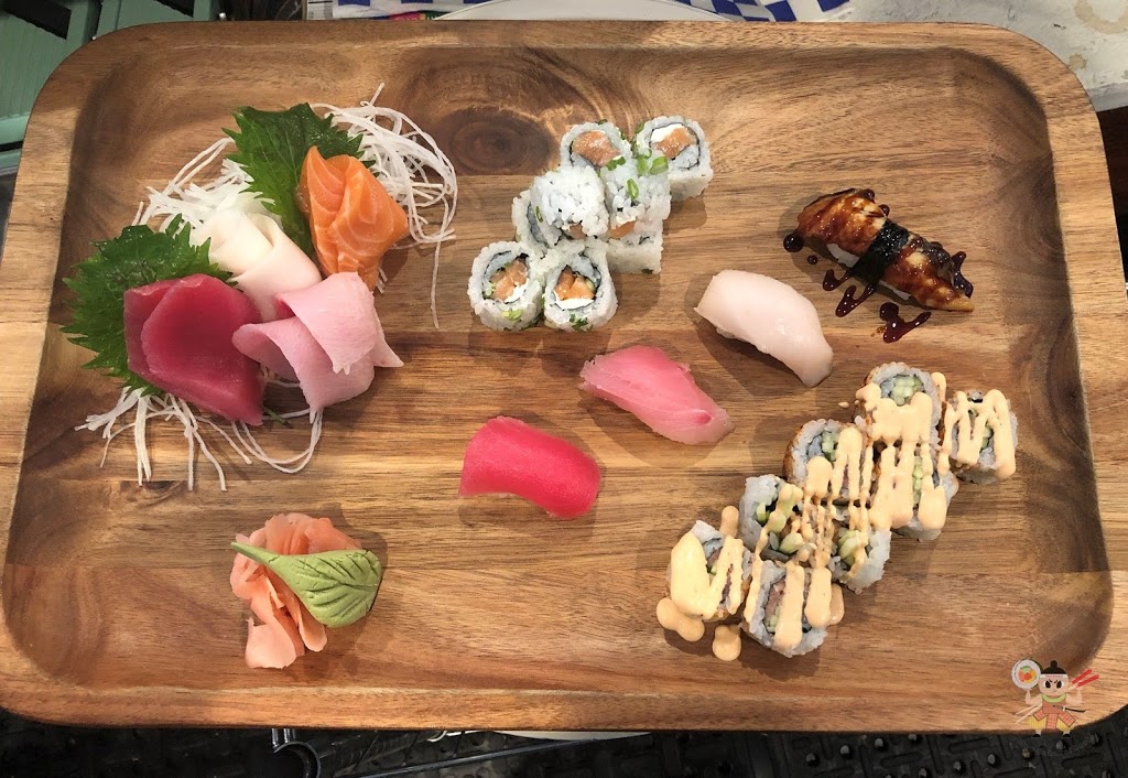 Sumo Sushi Bar & Bar | restaurant | 122 E Washington St, Iowa City, IA 52240, USA | 3195692913 OR +1 319-569-2913