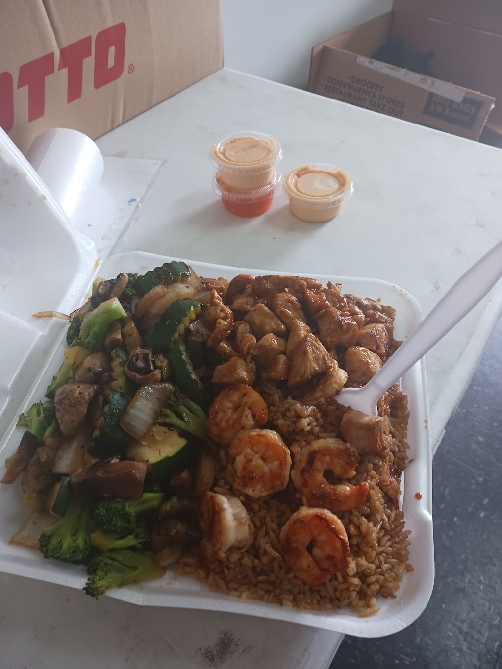 Buckeye Hibachi (S. Hamilton) | restaurant | 1443 S Hamilton Rd, Columbus, OH 43227, USA | 6149295288 OR +1 614-929-5288