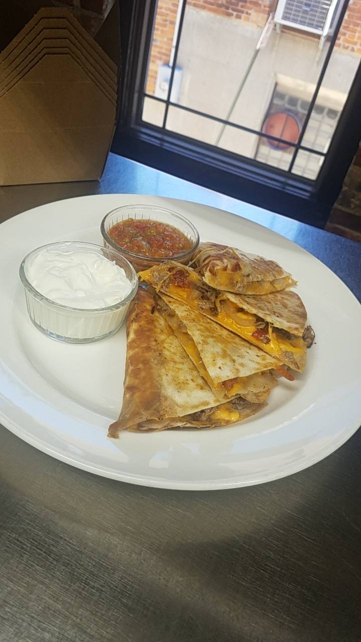 Minhas Kitchen And Winery | restaurant | 1404 13th St, Monroe, WI 53566, USA | 6083285555 OR +1 608-328-5555