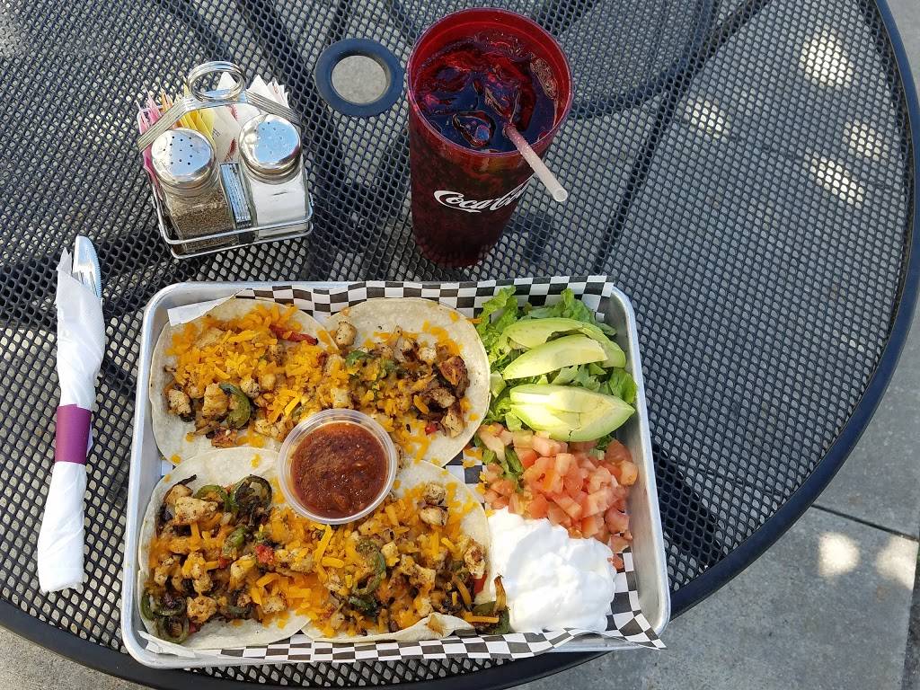 Petes Burgers, Wings and Drinks | restaurant | 695 Town Square Blvd, Garland, TX 75040, USA | 9724952959 OR +1 972-495-2959