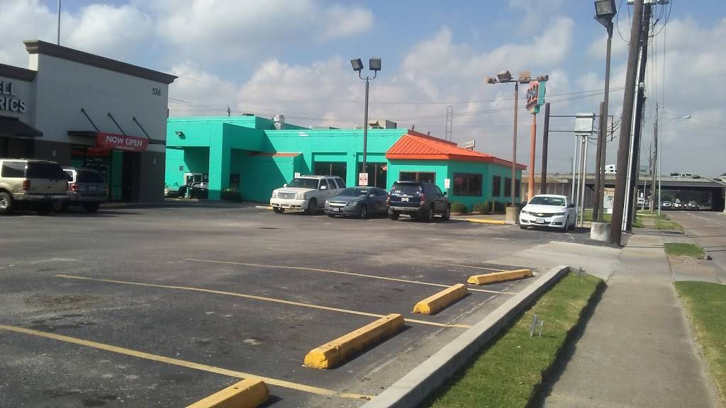 Chachos | restaurant | @ Tidwell, 5350 North Fwy I45, Houston, TX 77022, USA | 7135905500 OR +1 713-590-5500