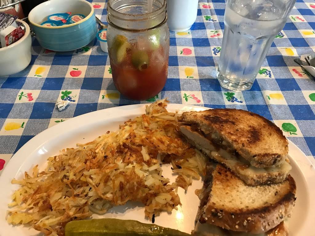 Tinys Diner | restaurant | 10193 WI-77, Hayward, WI 54843, USA | 7154623584 OR +1 715-462-3584