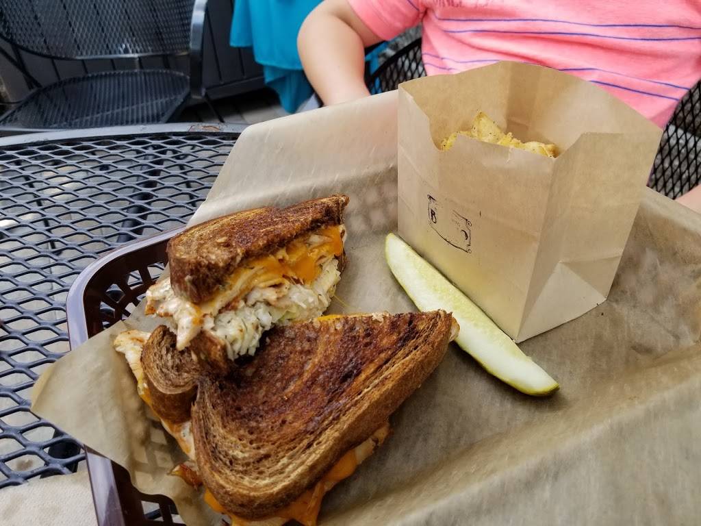 The Brown Bag Bistro | restaurant | 318 E Broadway, Alton, IL 62002, USA | 6184339933 OR +1 618-433-9933