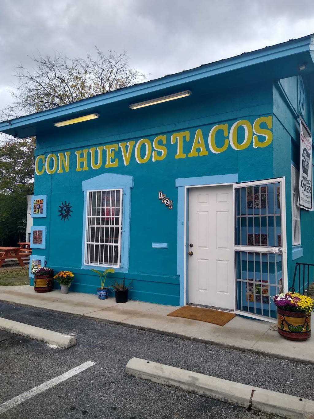 Con Huevos Tacos | restaurant | 1629 E Houston St, San Antonio, TX 78202, USA | 2102299295 OR +1 210-229-9295