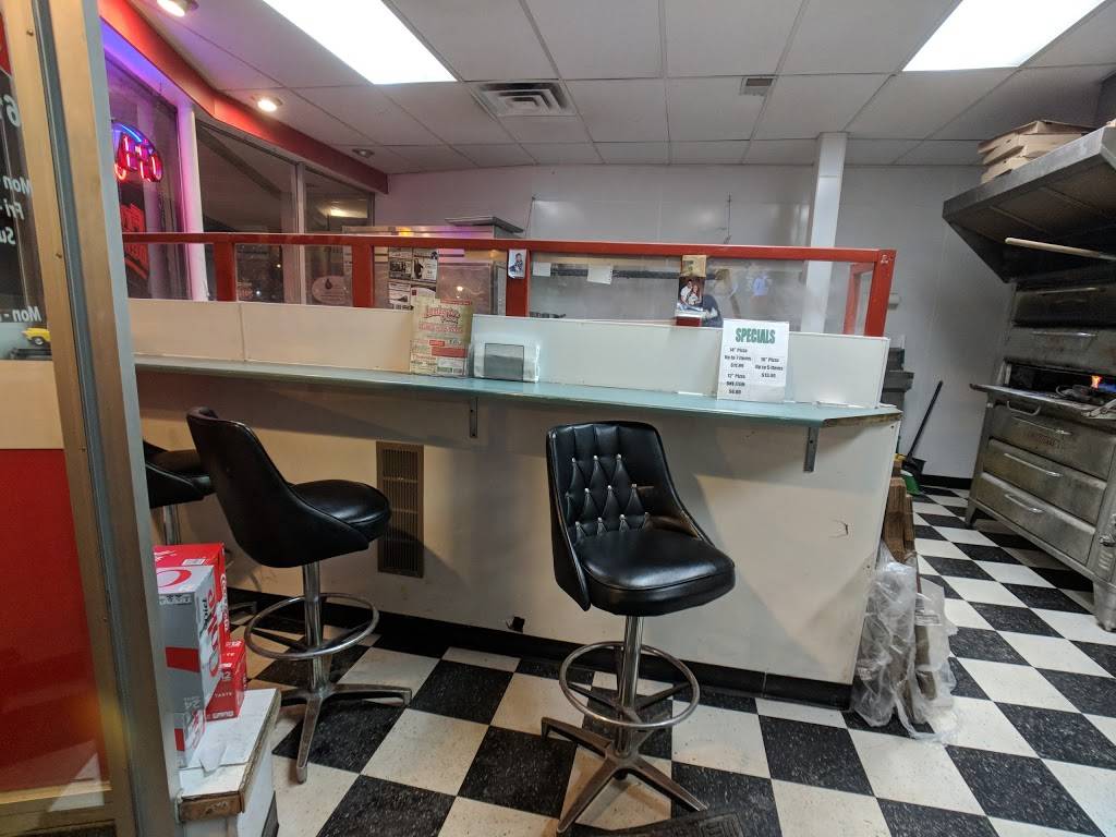 Lombardos Pizza | restaurant | 2307 Lee St SW, Wyoming, MI 49519, USA | 6165345600 OR +1 616-534-5600