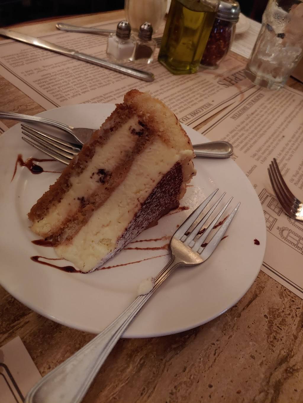 Ralphs Italian Restaurant | restaurant | 760 S 9th St, Philadelphia, PA 19147, USA | 2156276011 OR +1 215-627-6011