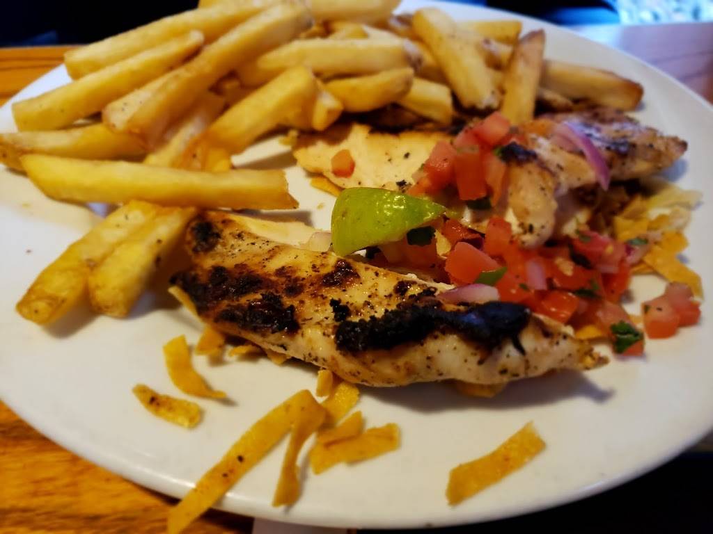 Chilis Grill & Bar | meal takeaway | 1205 Corporate Dr, Westbury, NY 11590, USA | 5162227001 OR +1 516-222-7001