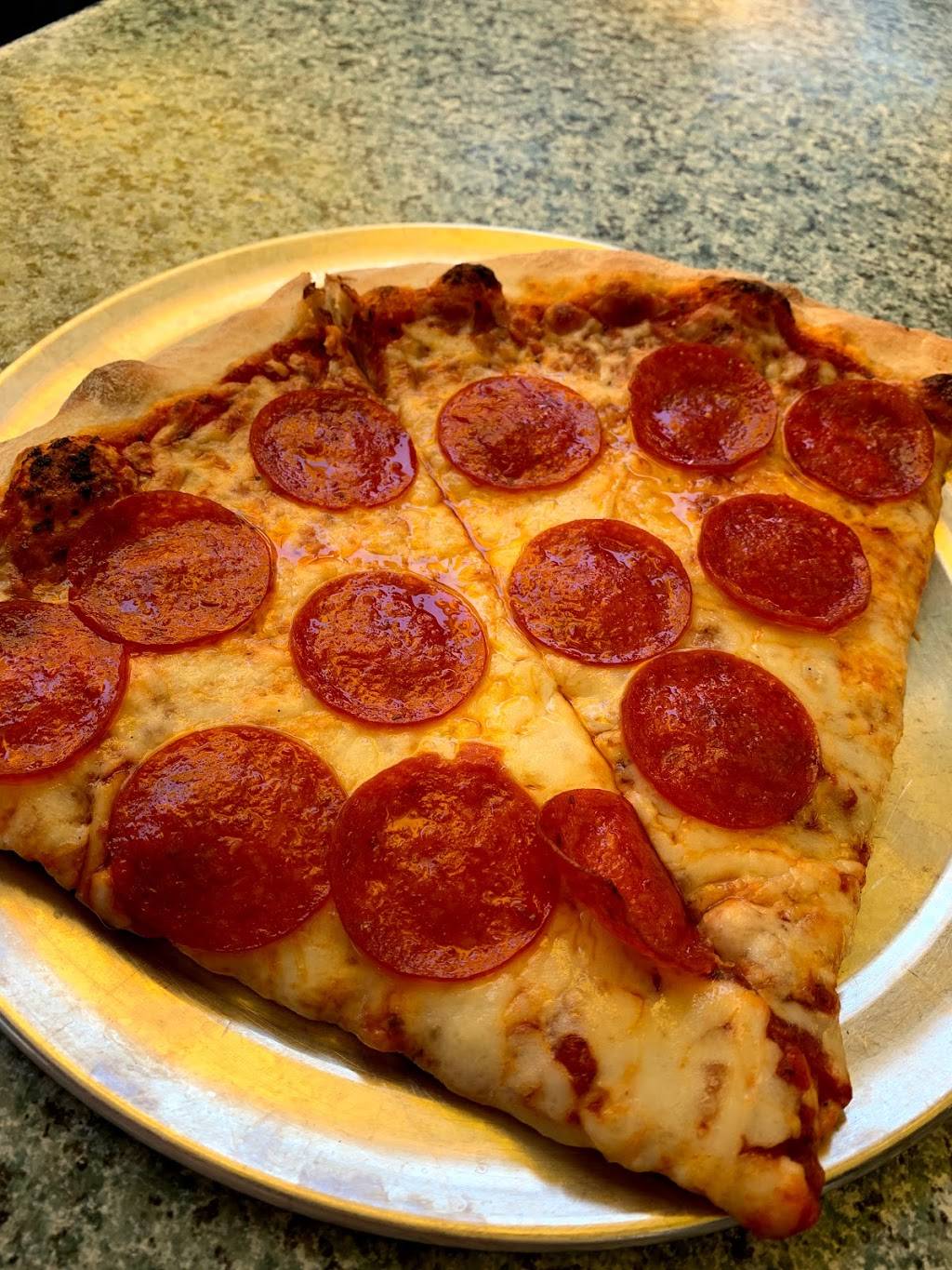 Kens Pizza and Pub | restaurant | 71 Church St, Burlington, VT 05401, USA | 8028623335 OR +1 802-862-3335