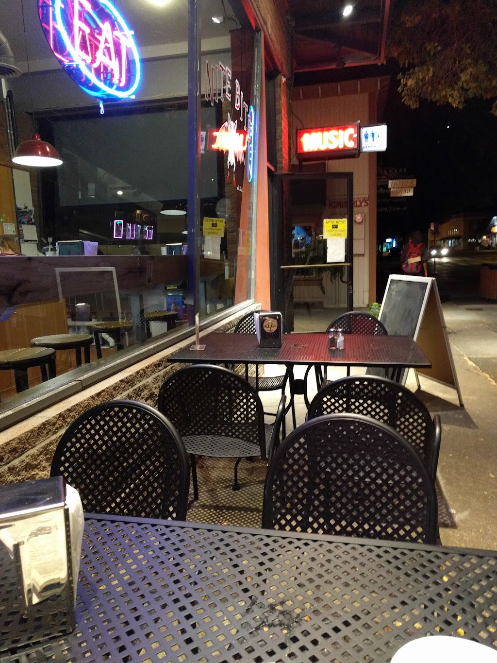 Flying Dog Wood Fired Pizza & Vinyl | restaurant | 65 S Main St, Willits, CA 95490, USA | 7074594747 OR +1 707-459-4747