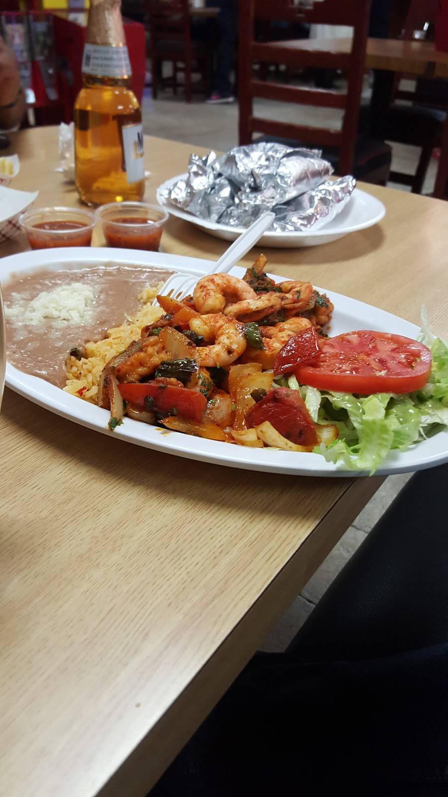 Taqueria El Tapatio | restaurant | 2420 Saviers Rd, Oxnard, CA 93033, USA | 8053859530 OR +1 805-385-9530