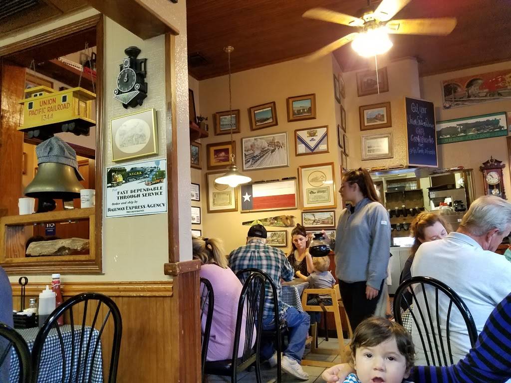 Union Station Diner | restaurant | 512 E San Antonio St, New Braunfels, TX 78130, USA | 8306271727 OR +1 830-627-1727