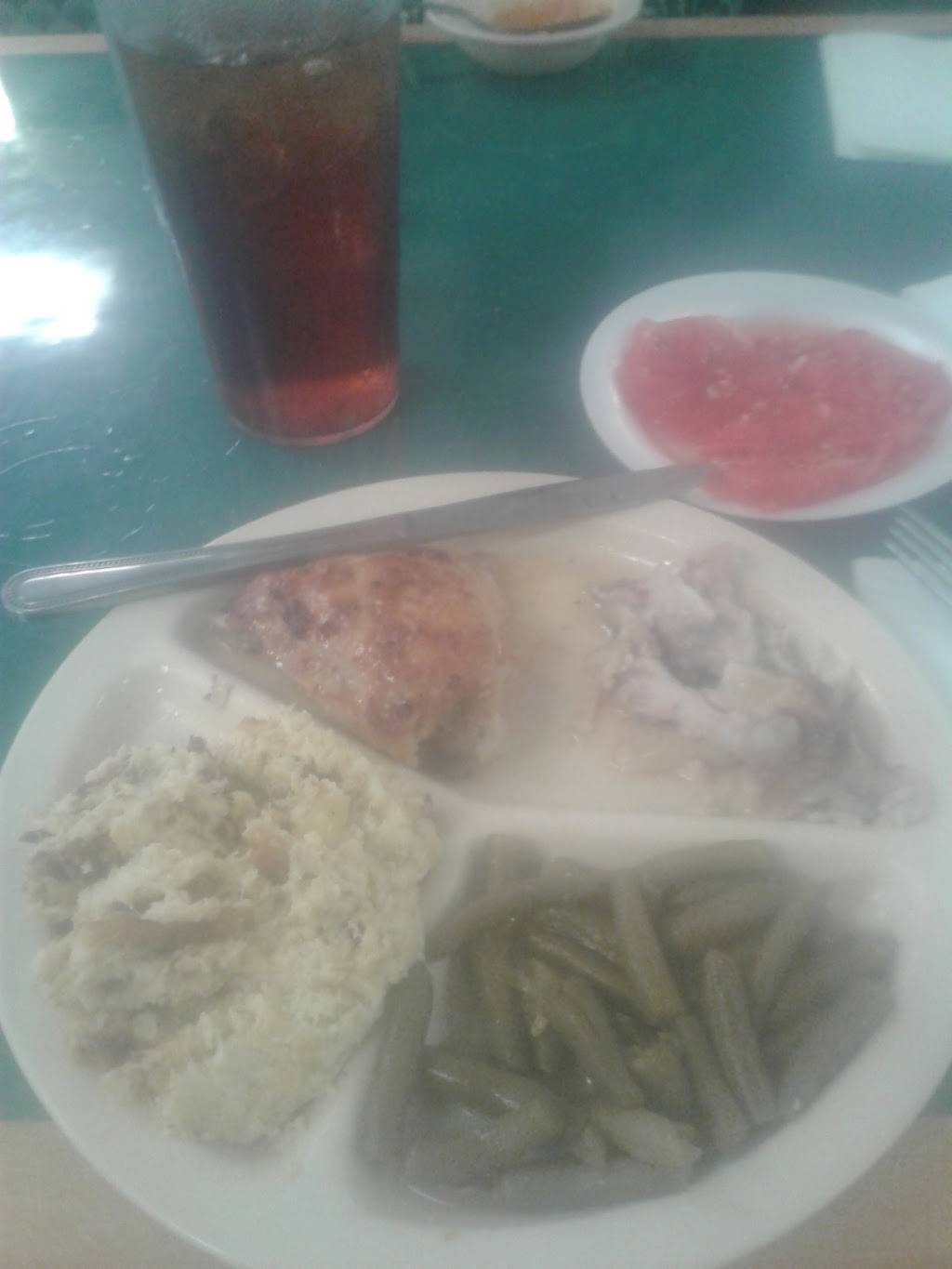 Larry Melvyns Restaurant | restaurant | 2361 Notasulga Rd, Tallassee, AL 36078, USA | 3342520799 OR +1 334-252-0799