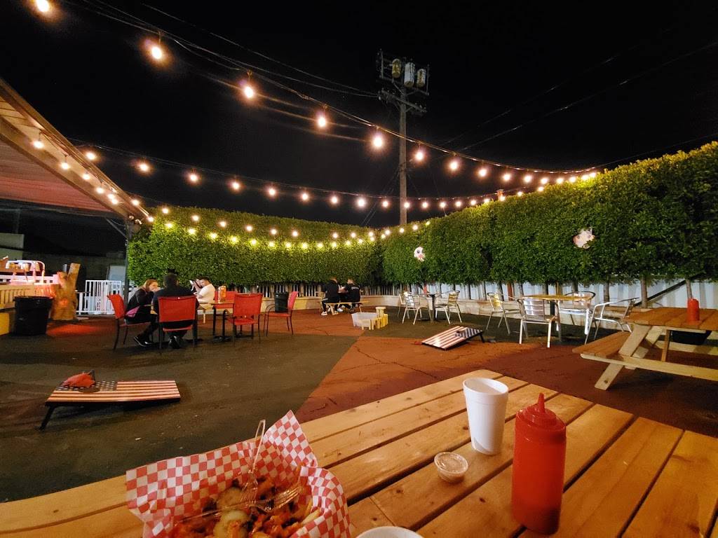 Chicks N Cows | restaurant | 7233 Foothill Blvd, Tujunga, CA 91042, USA | 8183396562 OR +1 818-339-6562