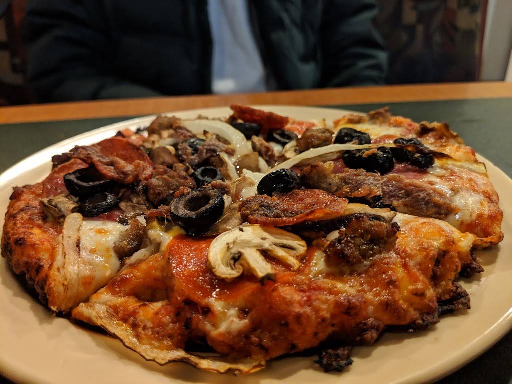 Round Table Pizza | meal delivery | 239 Los Angeles Ave, Moorpark, CA 93021, USA | 8055292207 OR +1 805-529-2207