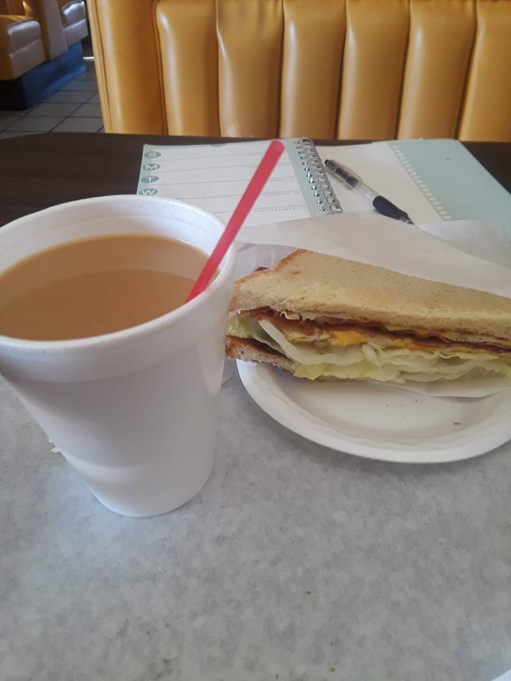 Douglas Drive In Restaurant | restaurant | 13475 Telegraph Rd, Whittier, CA 90605, USA | 5629440641 OR +1 562-944-0641