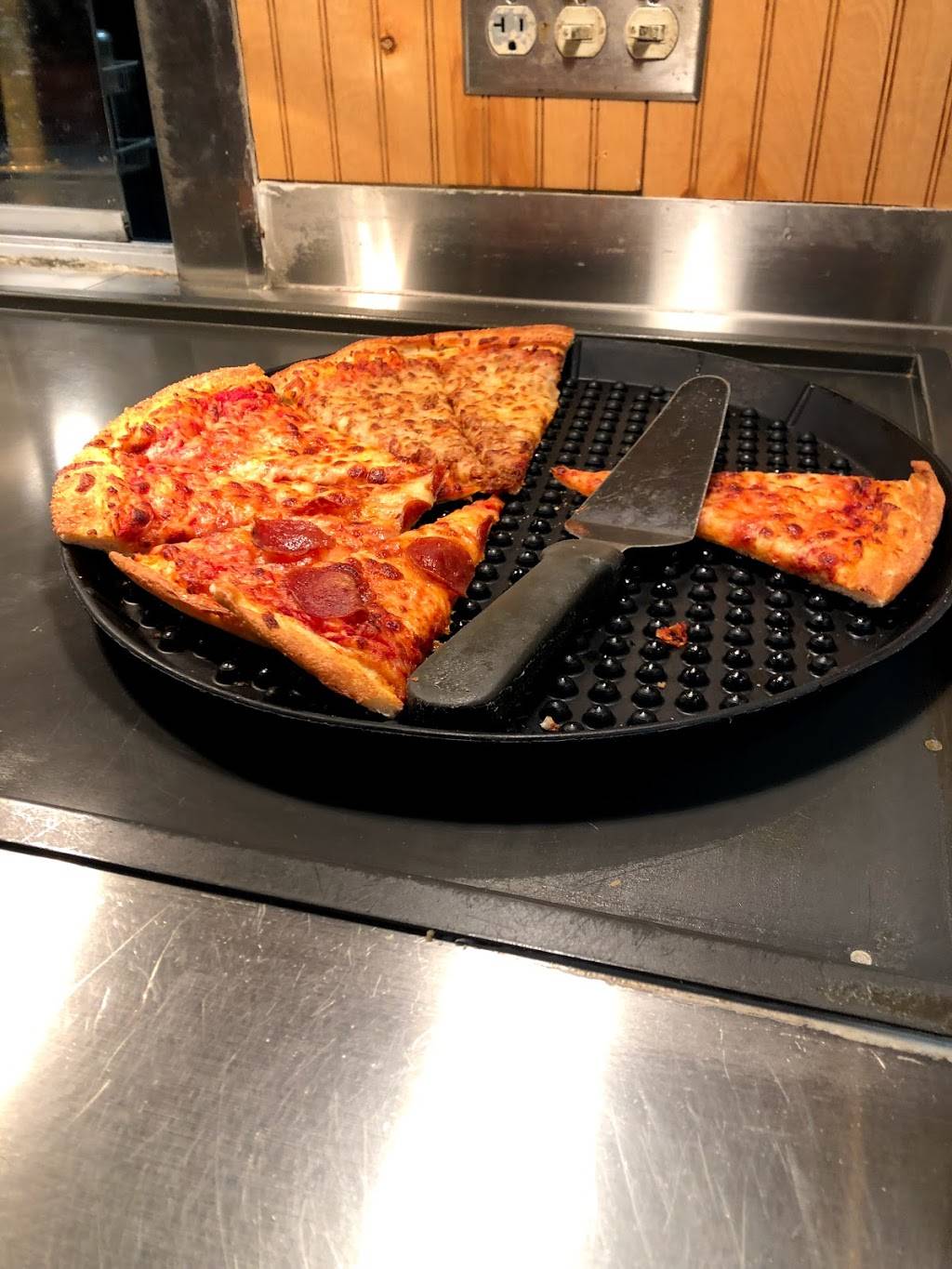 Giovannis Pizza | restaurant | 1418 Hustonville Rd, Danville, KY 40422, USA | 8592361455 OR +1 859-236-1455