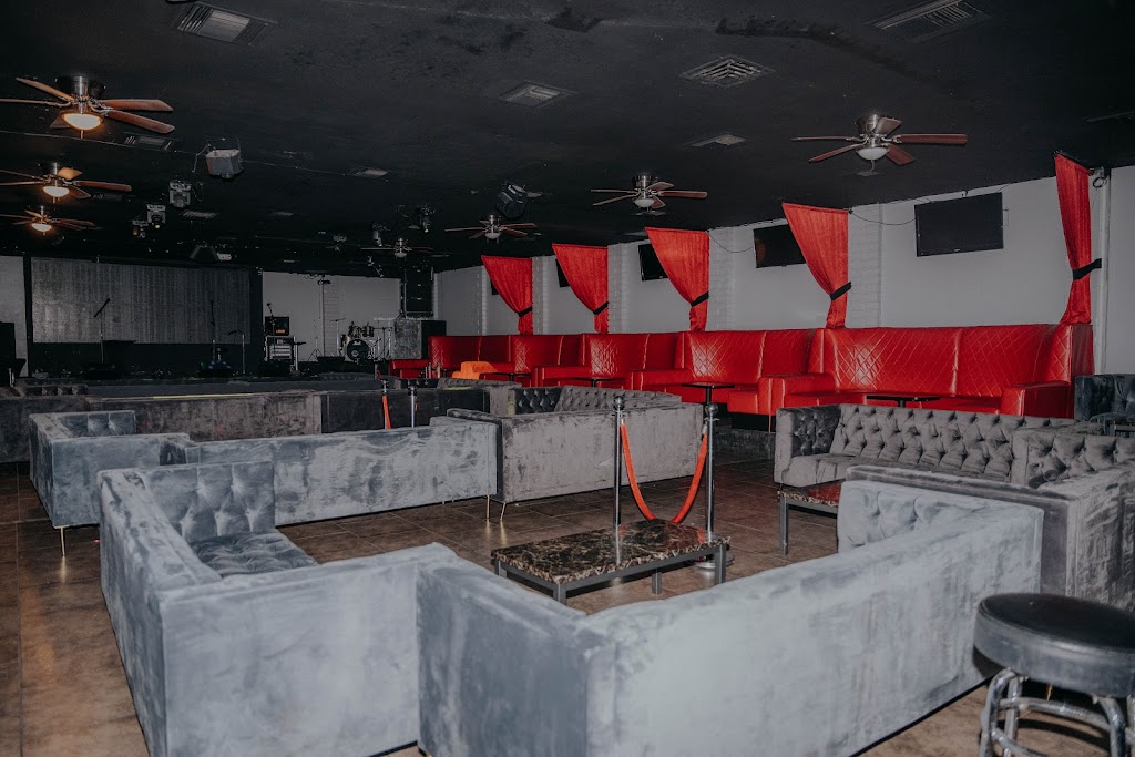 D’Lux Lounge | restaurant | 1901 S 4th Ave, Tucson, AZ 85713, USA | 5205262449 OR +1 520-526-2449