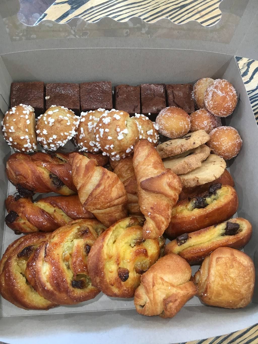 La Parisienne Bakery | bakery | 8647 Pico Blvd, Los Angeles, CA 90035, USA | 4247770359 OR +1 424-777-0359