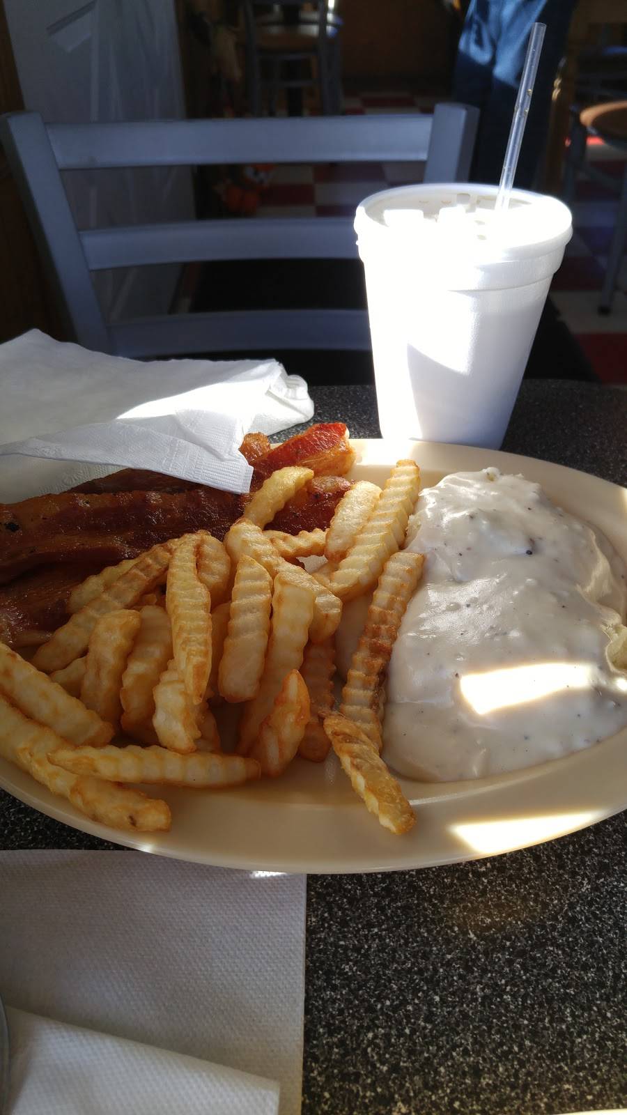 The Dairy Barn | restaurant | 601 Morgantown St, Caneyville, KY 42721, USA | 2708796941 OR +1 270-879-6941