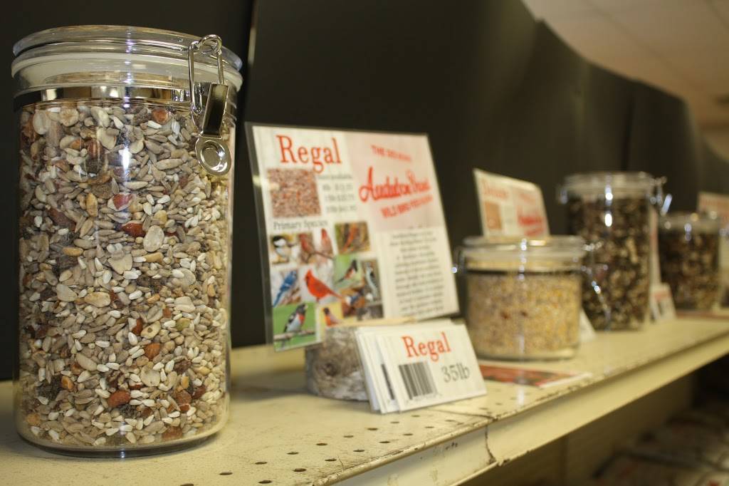 Des Moines Feed & Nature Center | restaurant | 2019 Hubbell Ave, Des Moines, IA 50317, USA | 5152620154 OR +1 515-262-0154