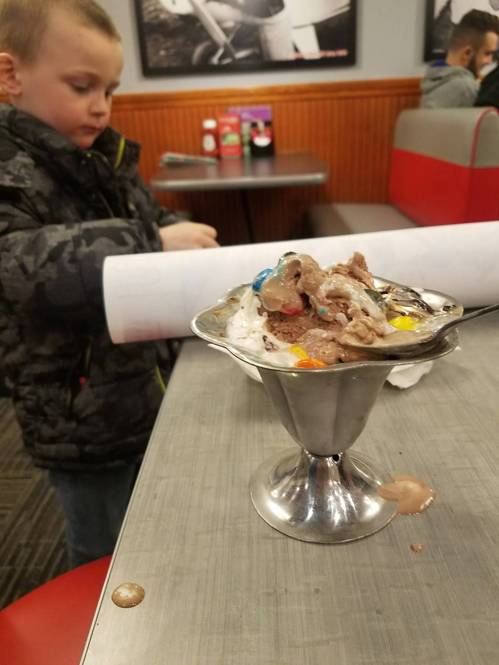 Friendlys | restaurant | 2220 Rte 112, Coram, NY 11727, USA | 6316963717 OR +1 631-696-3717