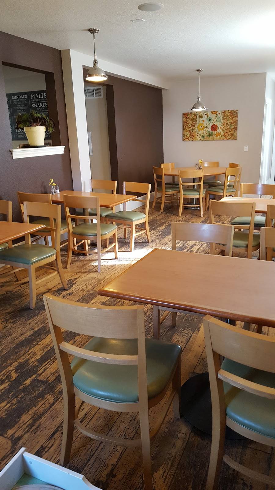 McFarland House Cafe | cafe | 5923 Exchange St, McFarland, WI 53558, USA | 6088384100 OR +1 608-838-4100