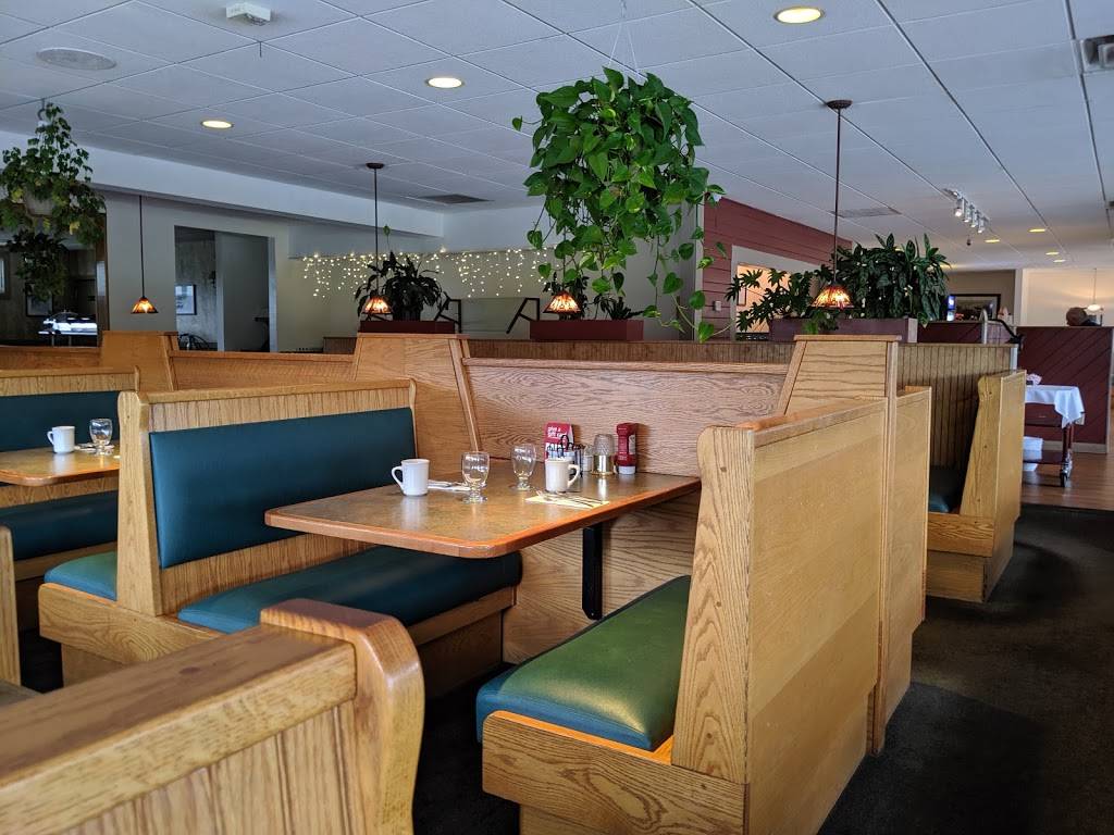 Charlmont Restaurant and Pub | restaurant | 116 VT-15 west, Morristown, VT 05661, USA | 8028884242 OR +1 802-888-4242