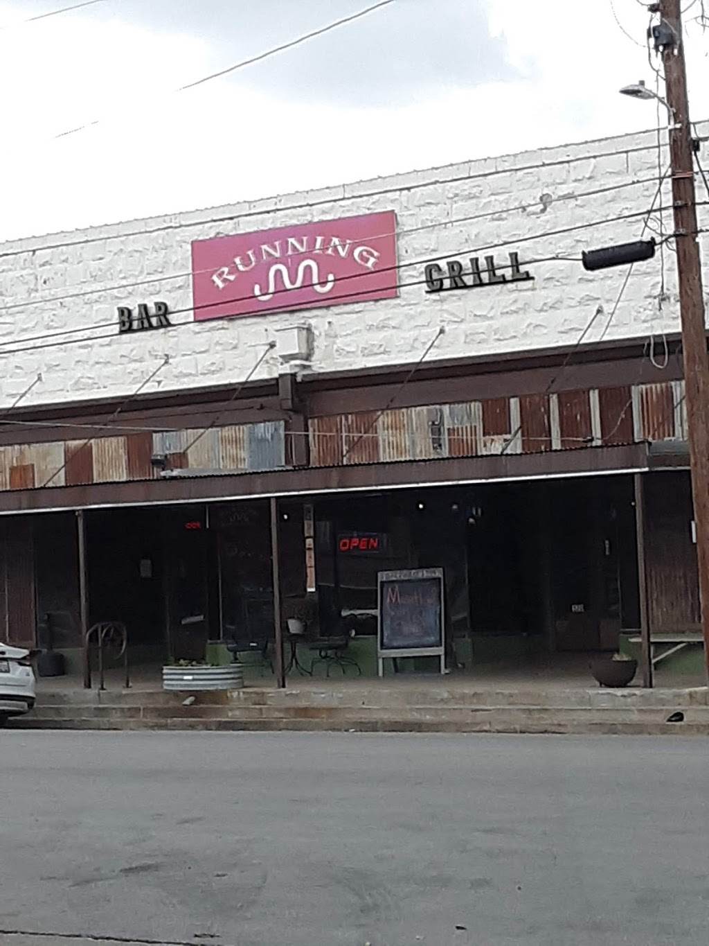 Running M Bar & Grill | restaurant | 520 St Paul St, Gonzales, TX 78629, USA | 8306723647 OR +1 830-672-3647