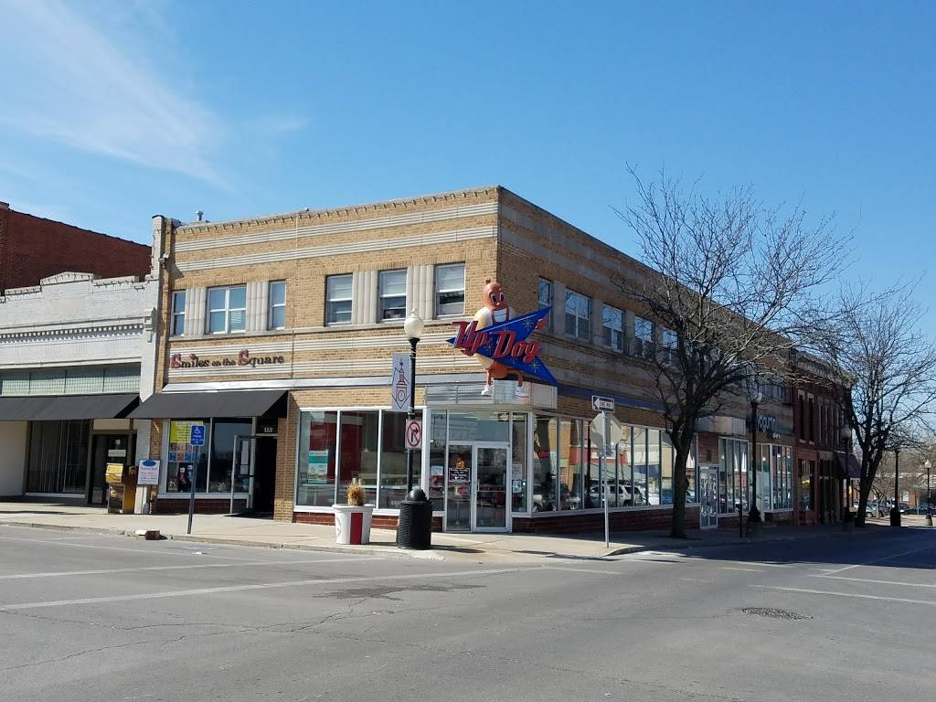 Up Dog | restaurant | 114 N Liberty St, Independence, MO 64050, USA | 8168362900 OR +1 816-836-2900