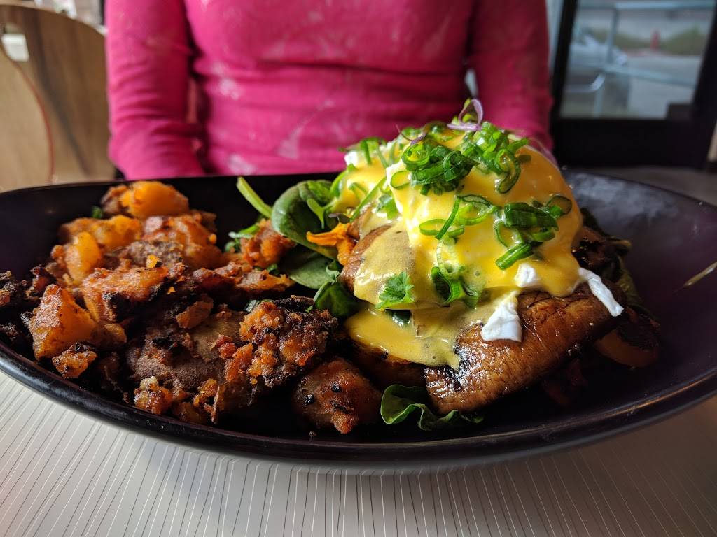 Served | restaurant | 1770 W Horizon Ridge Pkwy, Henderson, NV 89012, USA | 7022630136 OR +1 702-263-0136